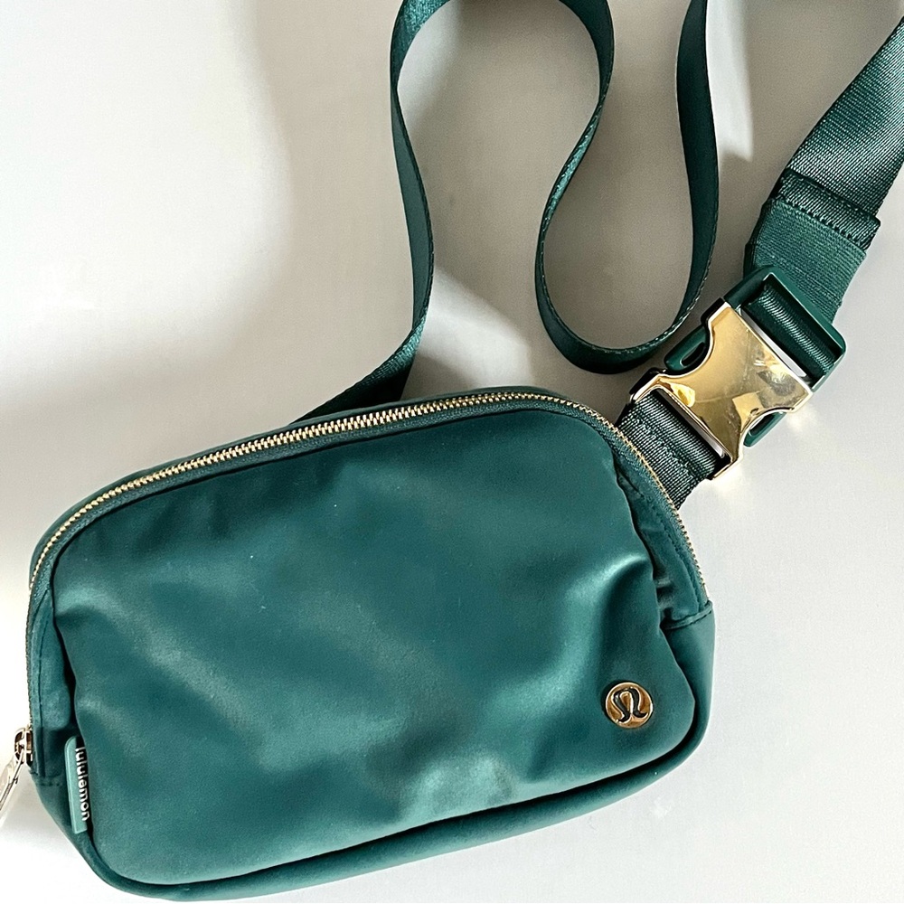 Lululemon Everywhere Belt Bag - Velour